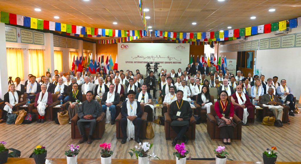 Groepsfoto van deelnemers aan de Special International Tibet Support Groups Meeting in Dharamshala