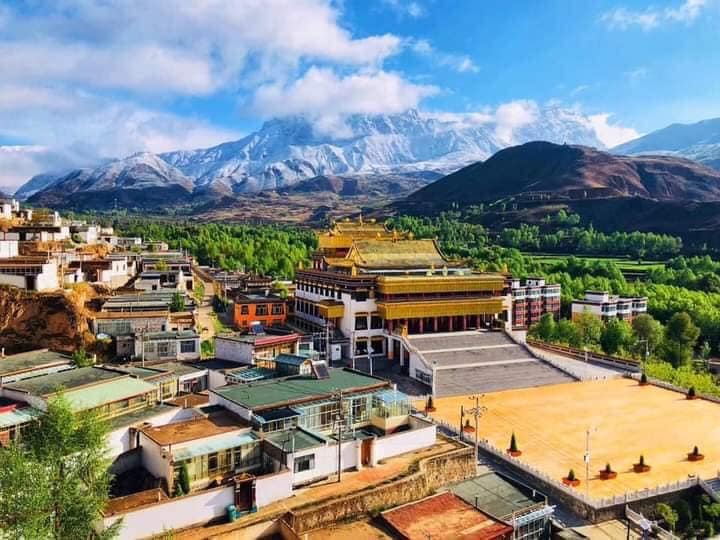 Het Ditsa Geden Tashi Choedingling klooster in Palung County, Qinghai